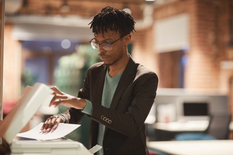 Como controlar o uso da impressora na minha empresa